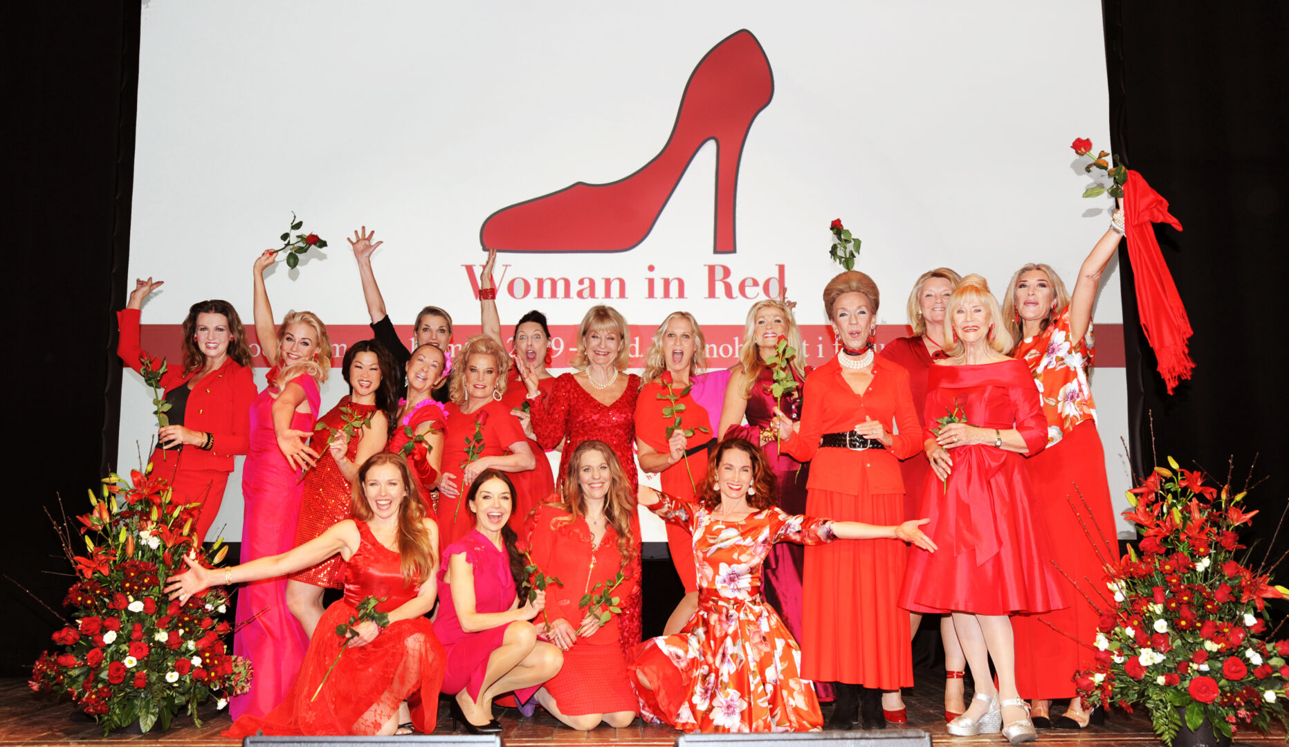 Woman in Red gruppbild